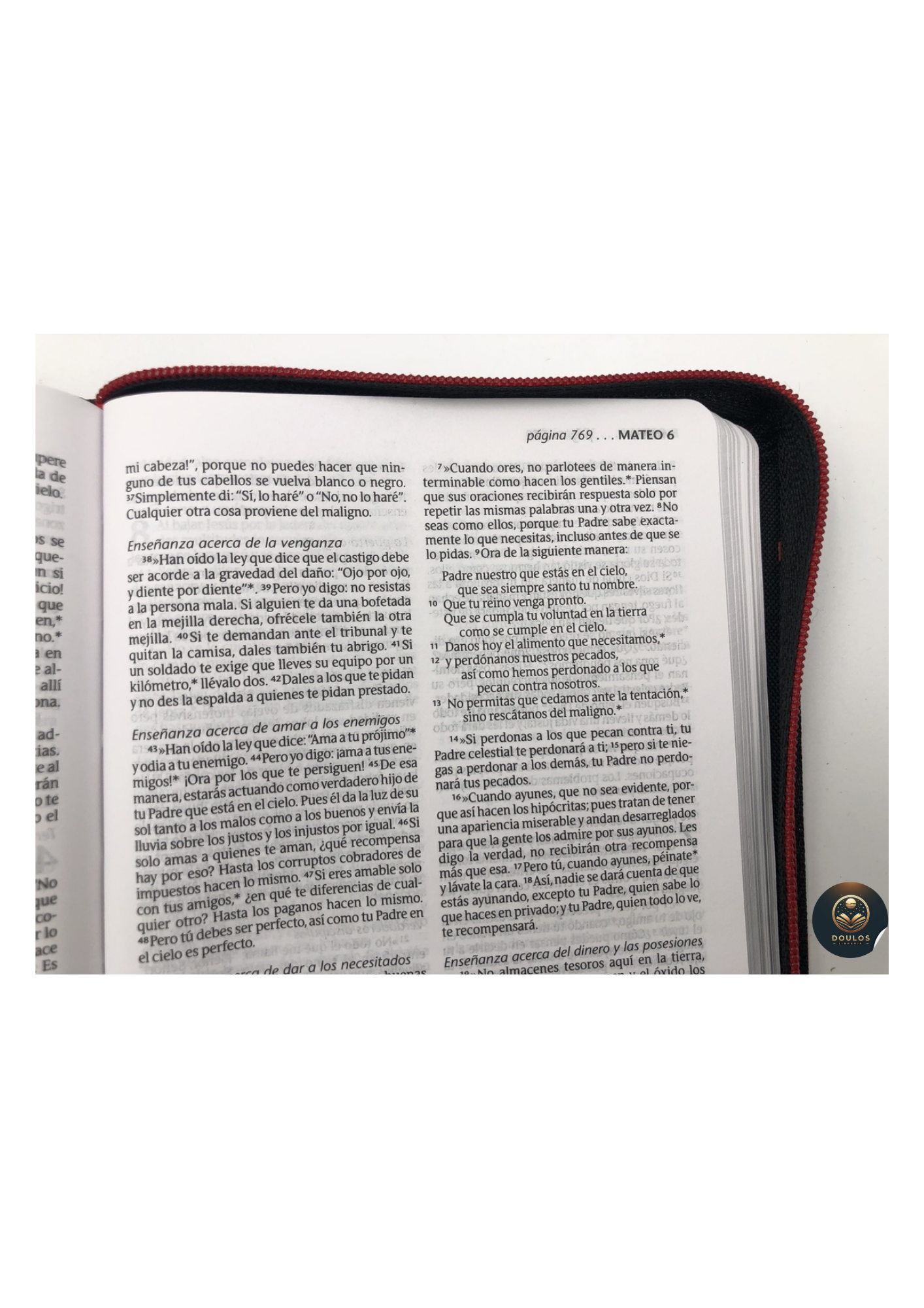 Biblia NTV Compacta Cierre Negro Carmesí Símil Piel